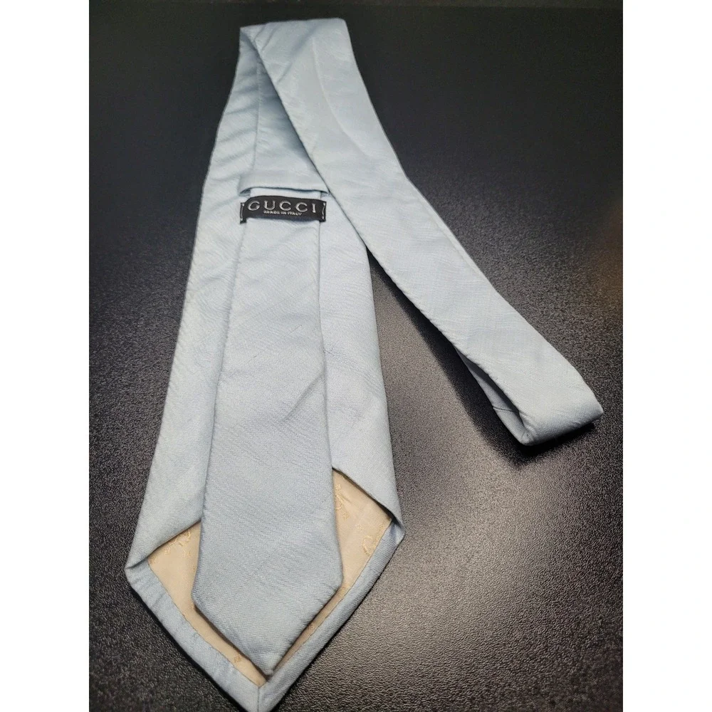 Gucci Men's Necktie Light Blue Textured Silk 3.75